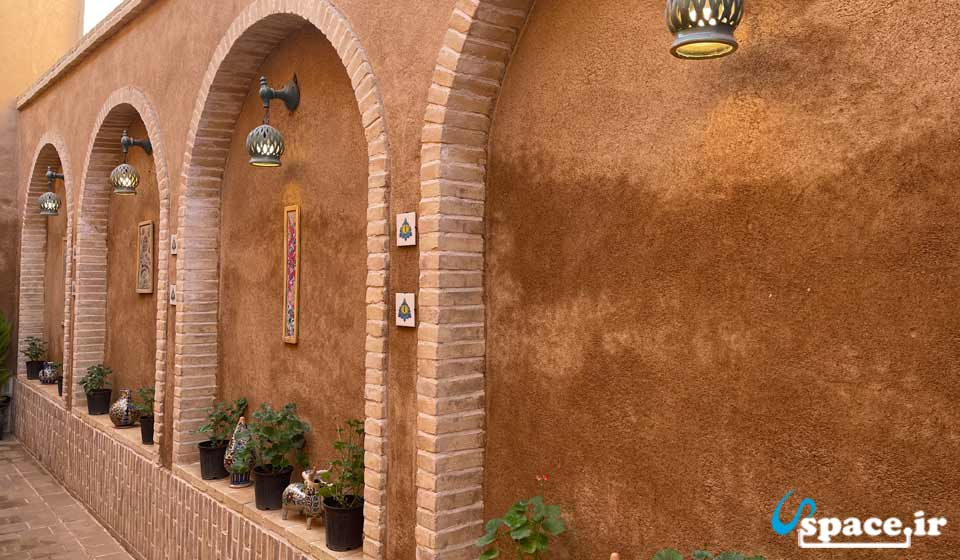 نمای محوطه اقامتگاه سنتی عندلیبان - یزد